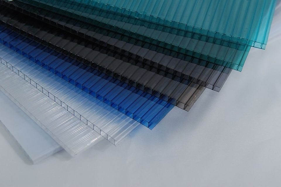Polyethylene (PE) Vs Polycarbonate (PC): Which One To Choose?